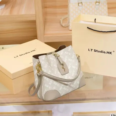 Regal Glow Women’s Handbag